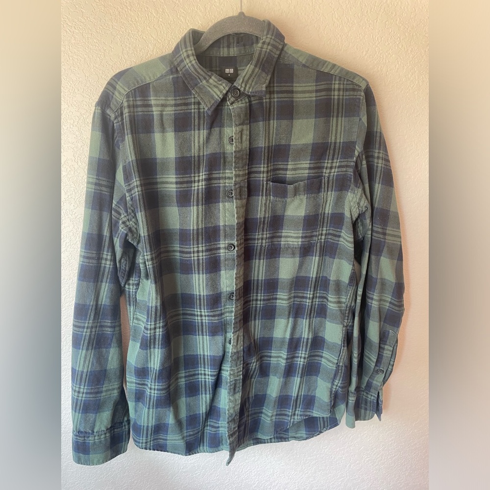 Uniqlo Green Plaid Button Up Flannel